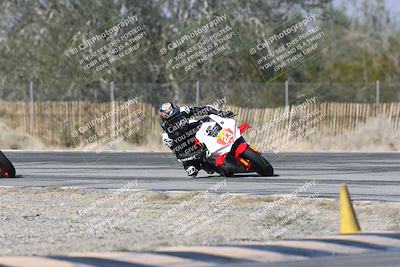 media/Dec-01-2025-Moto Forza (Mon) [[2daa91e15f]]/1-Advanced Group/Session 3 (Turn 3)/